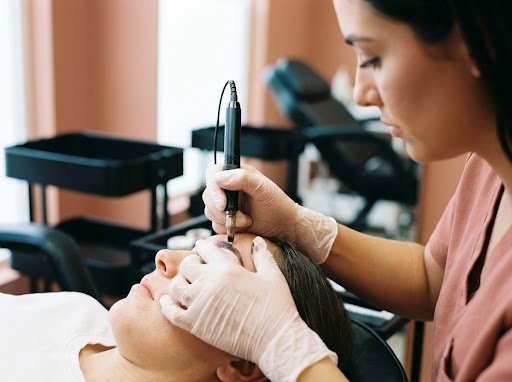 Precisión técnica del trazo de cejas